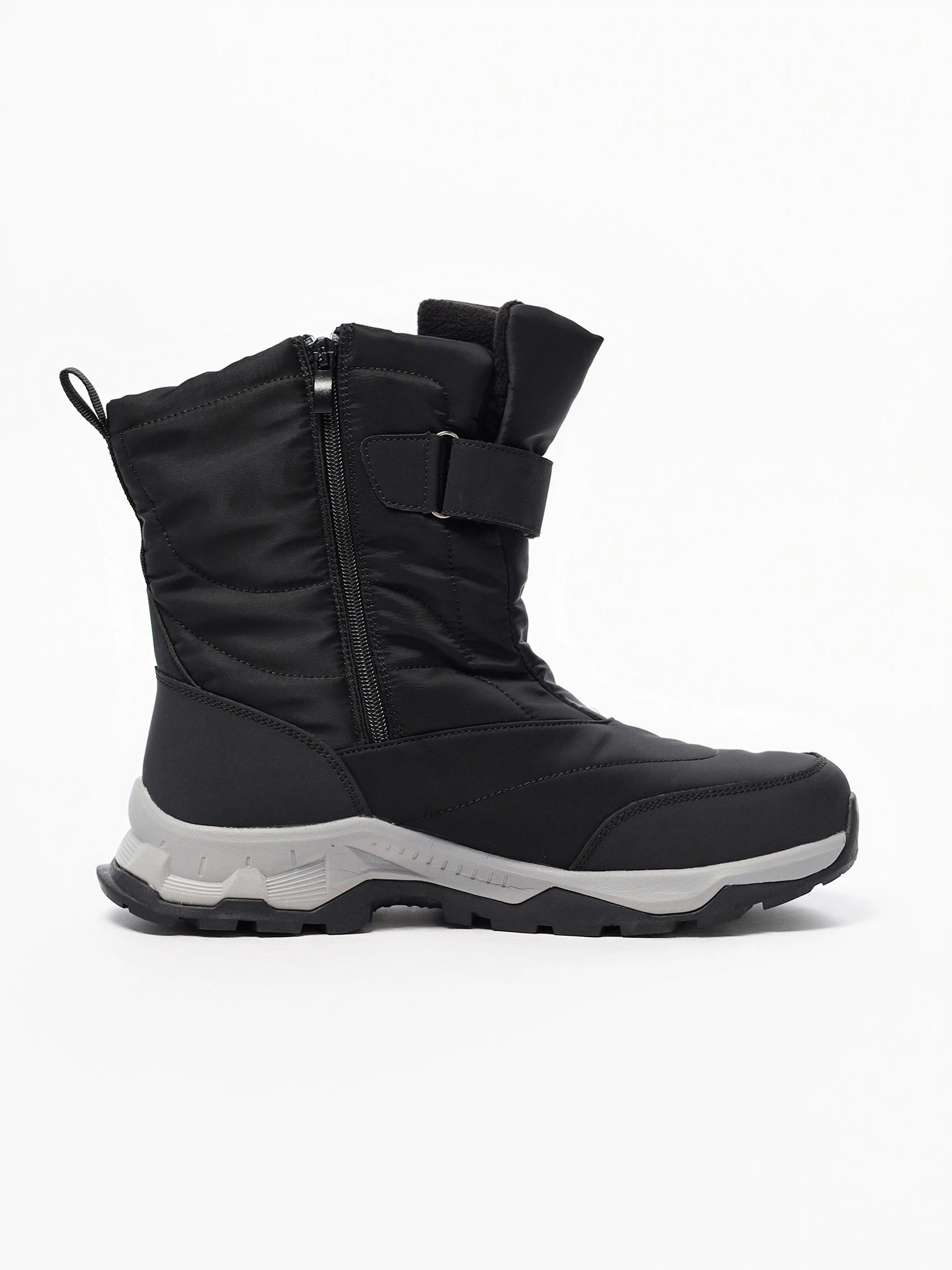 Дутики черного цвета на средней объемной подошве